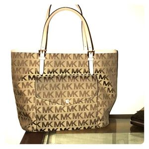 Michael Kors Jet Set Handlebag